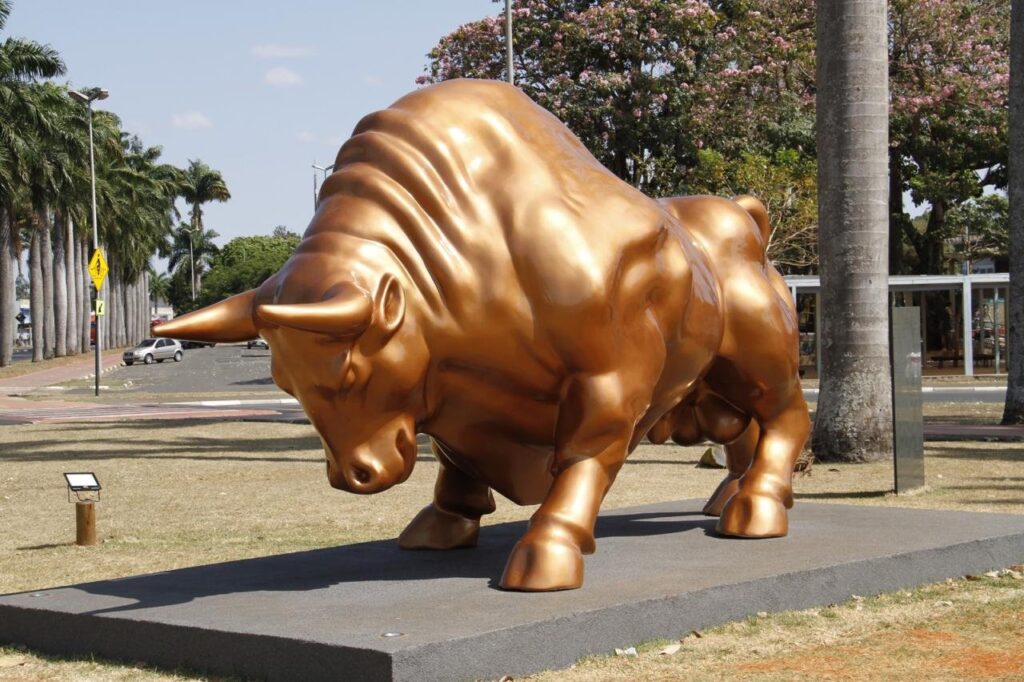 Escultura Touro Indomável